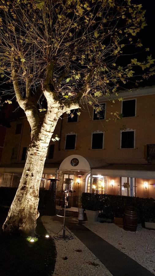 Ristorante Albergo Corona Novi Ligure Exterior foto
