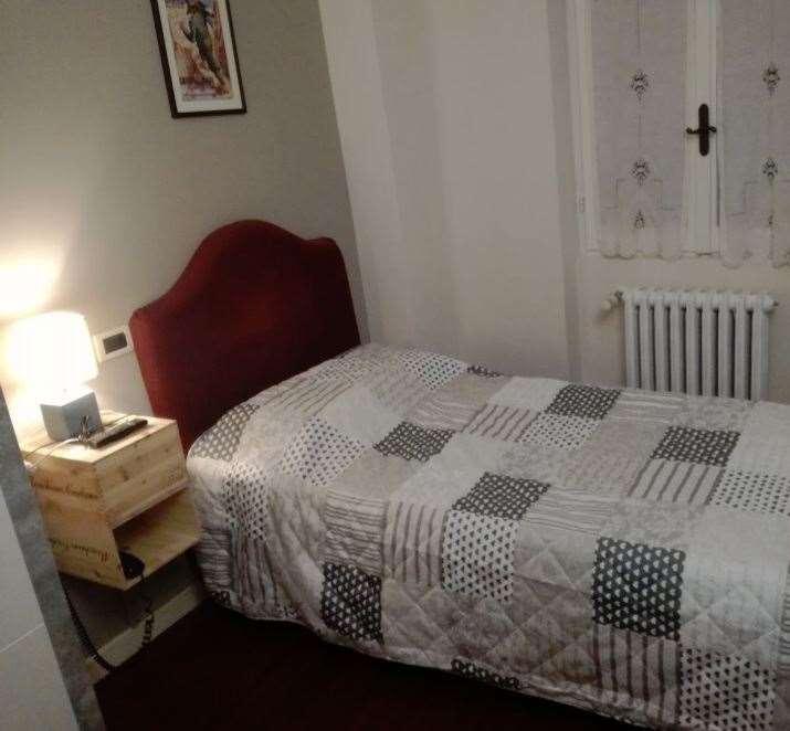 Ristorante Albergo Corona Novi Ligure Cameră foto
